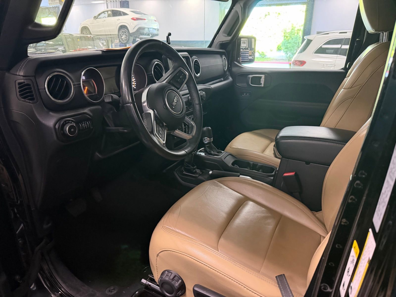 Used 2018 Jeep Wrangler Unlimited Sahara image 8