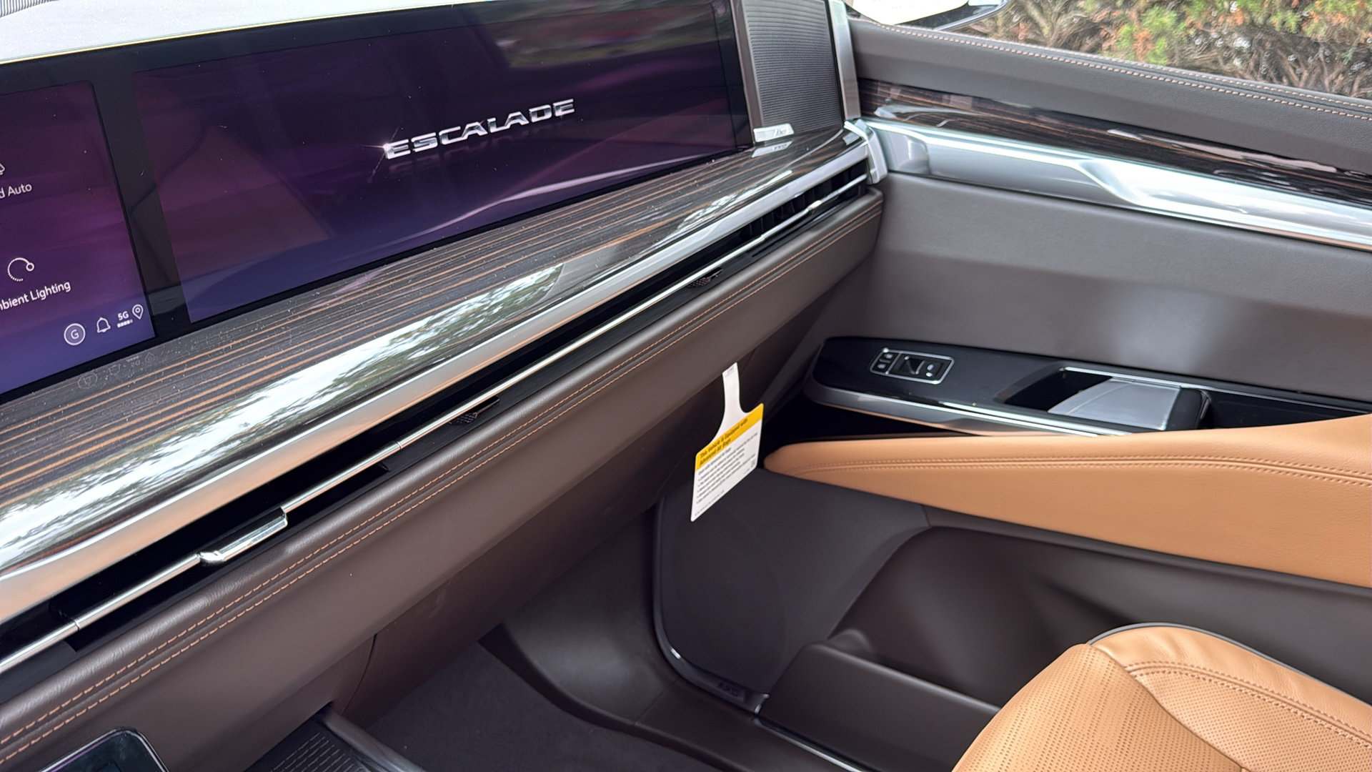 New 2026 Cadillac Escalade Luxury w/ LPO, Radiant Package AWD/4WD image 25