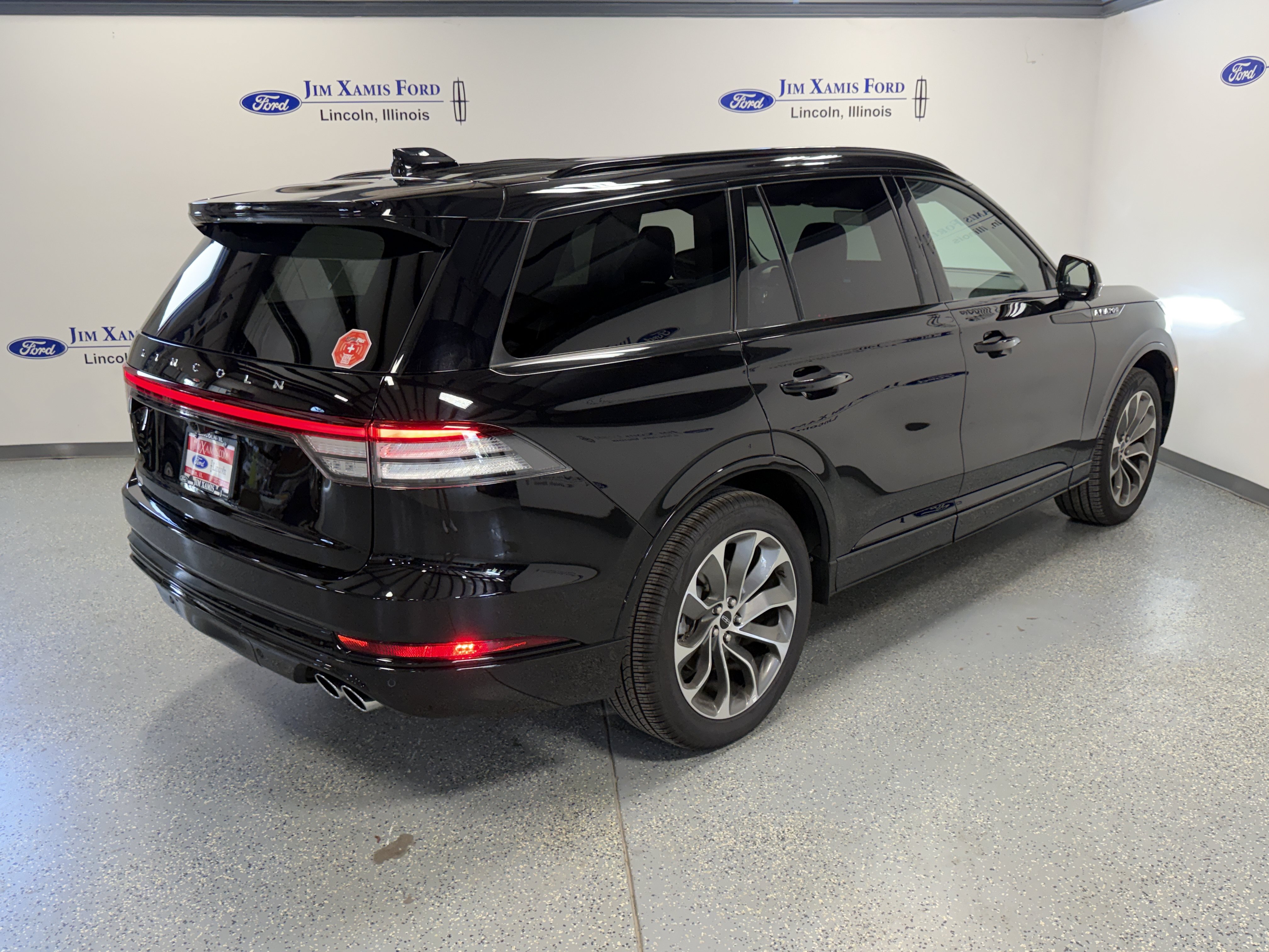 Used 2025 Lincoln Aviator AWD w/ Jet Appearance Package image 35