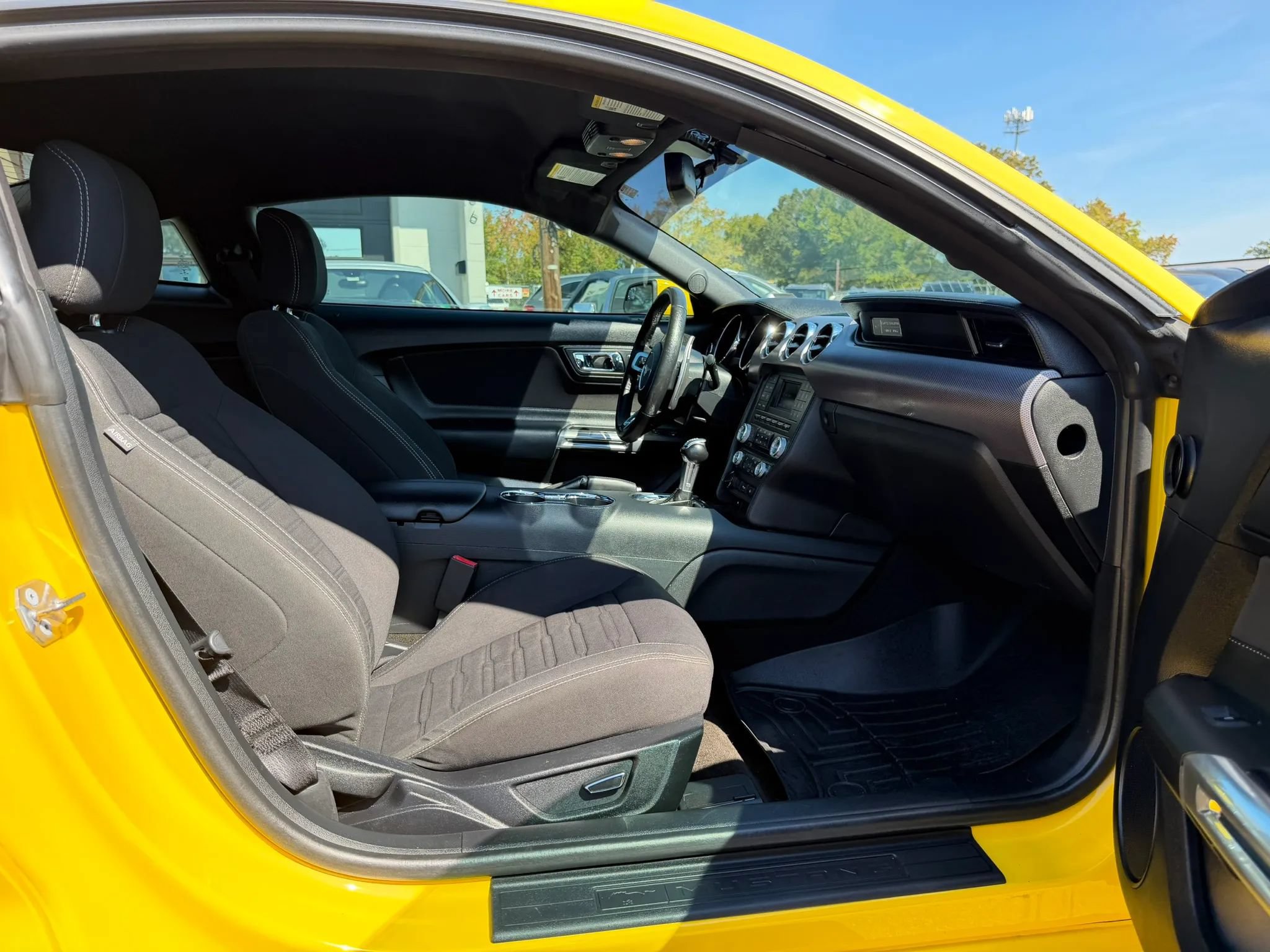 Used 2017 Ford Mustang GT w/ Black Accent Package RWD image 18