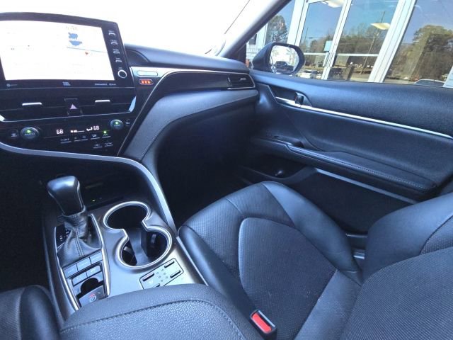 Used 2022 Toyota Camry XLE w/ Navigation Upgrade Package image 24