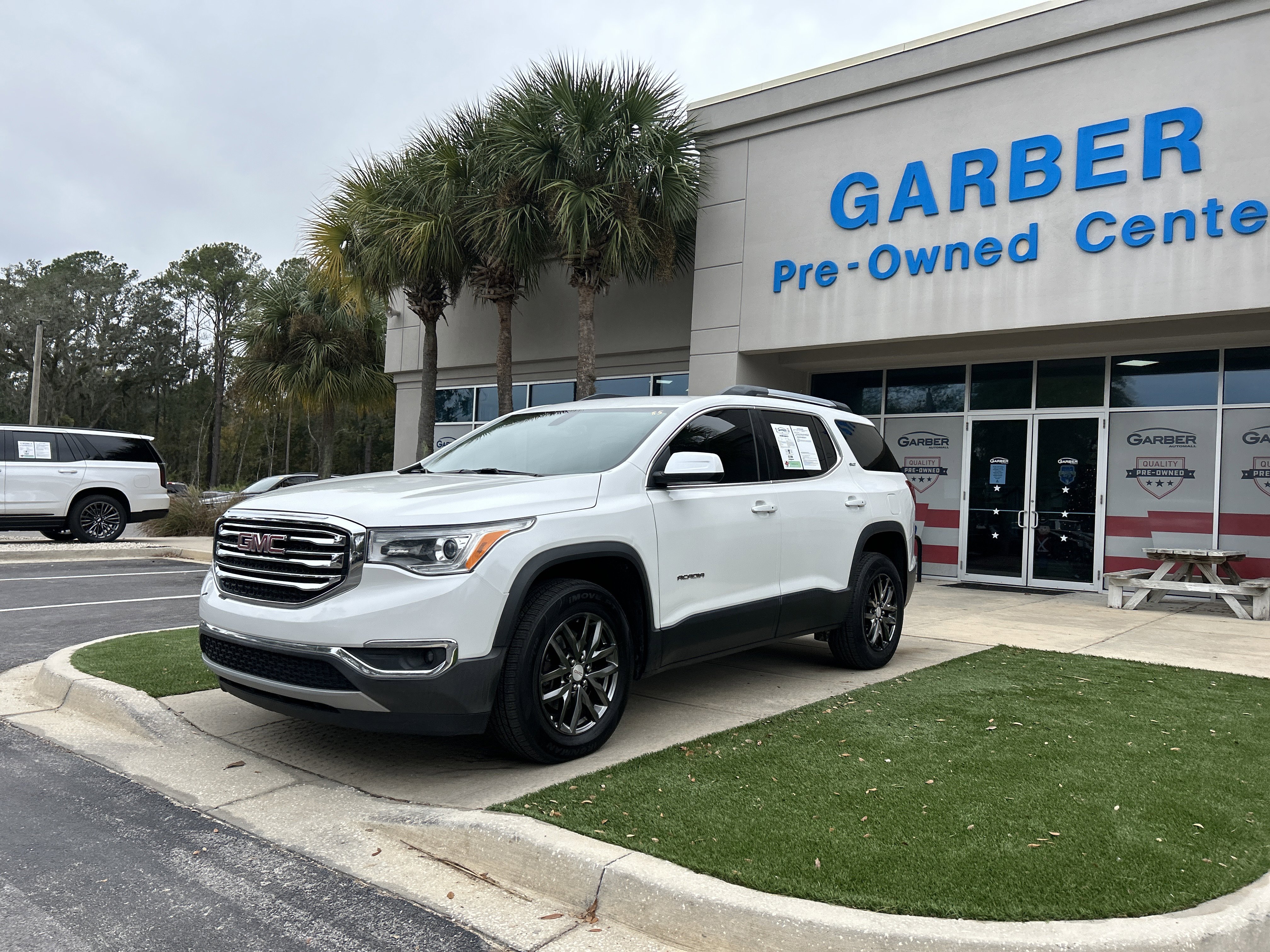 Used 2018 GMC Acadia SLT image 3
