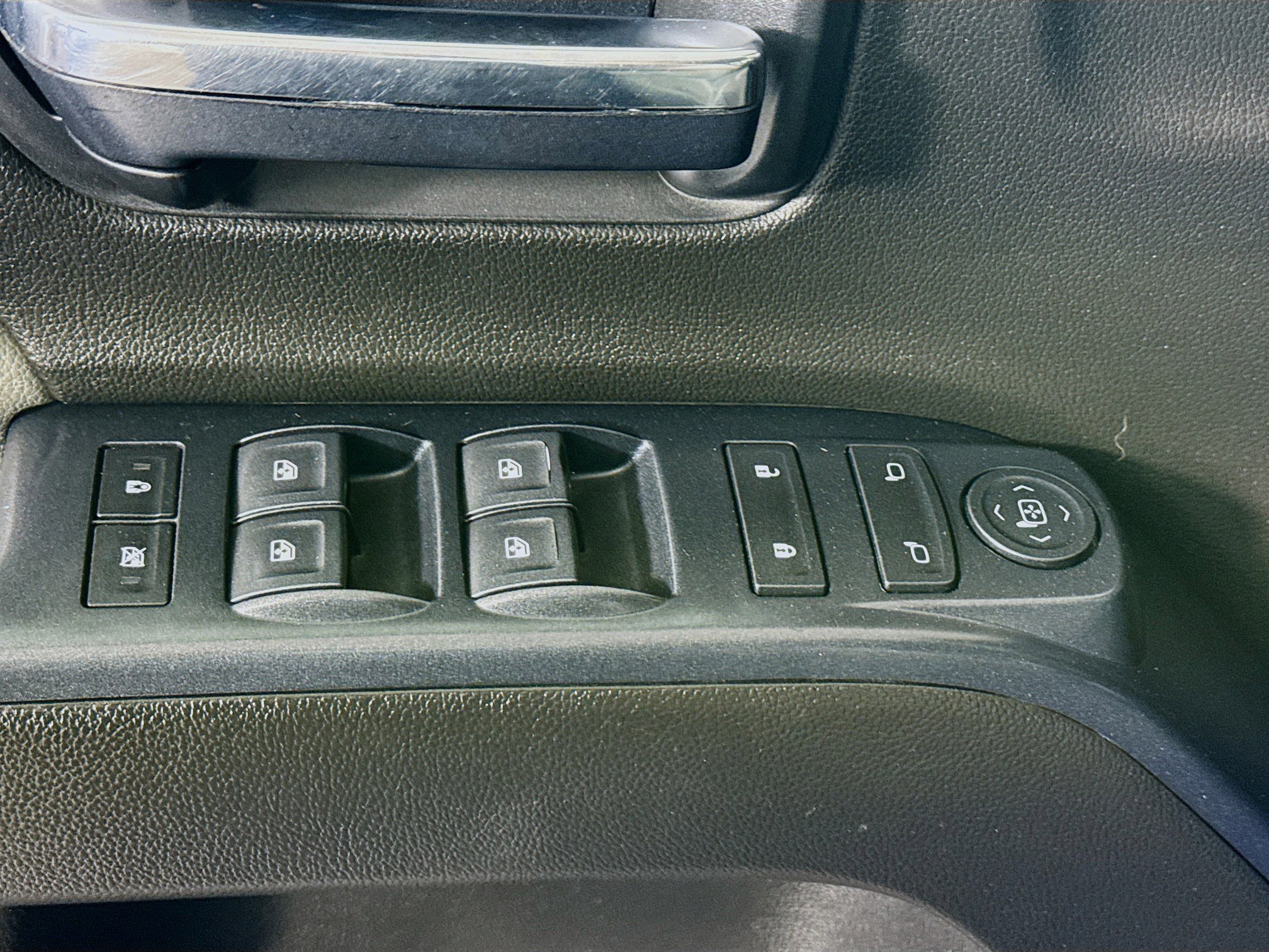 Used 2018 Chevrolet Silverado 1500 Custom image 21