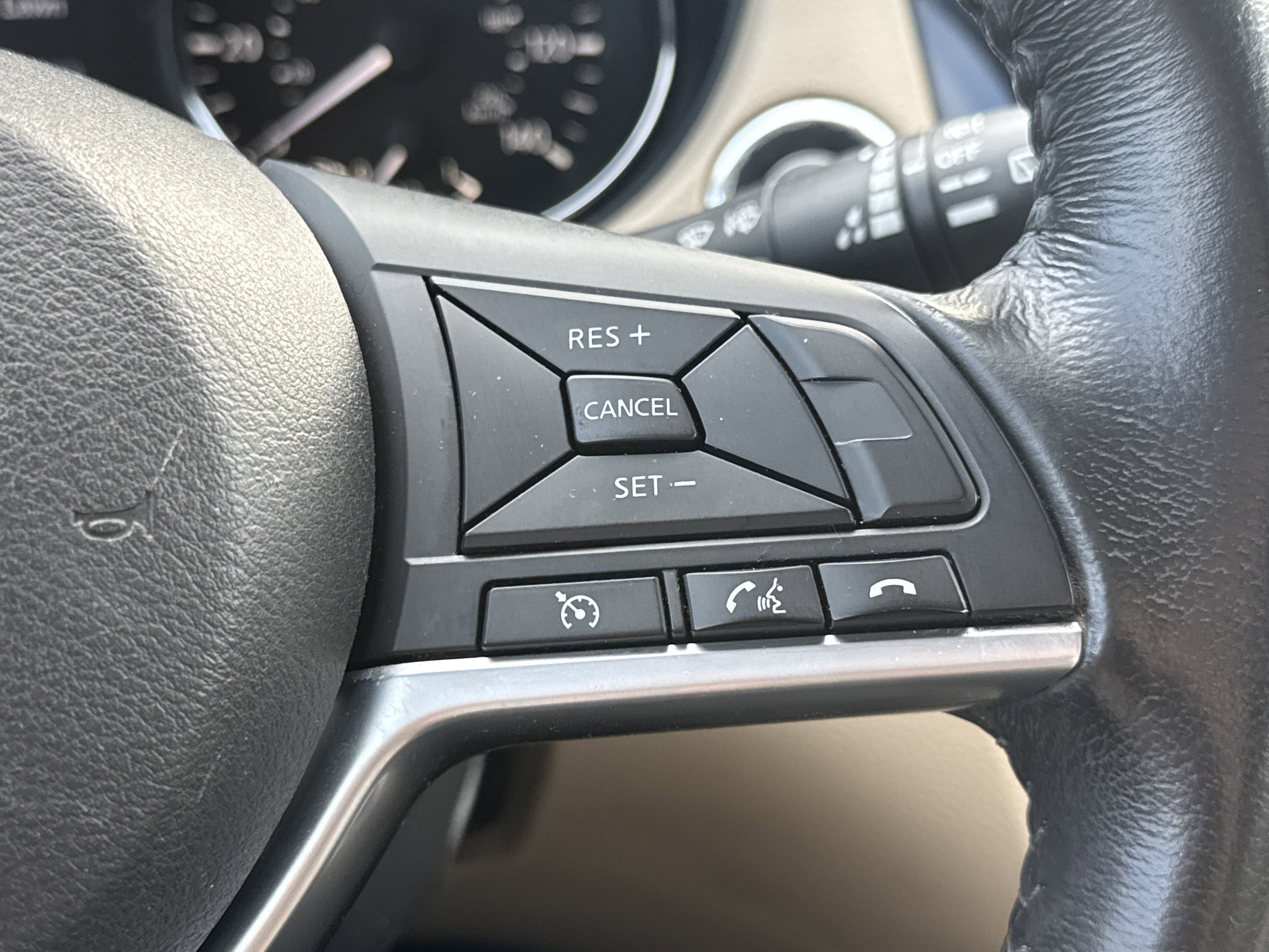 Used 2017 Nissan Rogue SV image 17