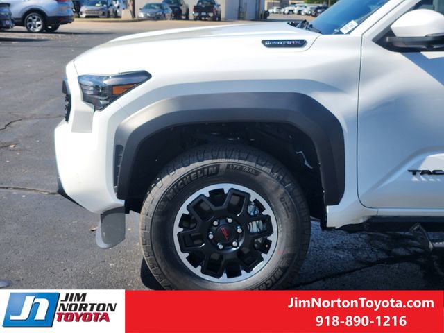 Used 2025 Toyota Tacoma TRD Off-Road w/ TRD Off Road Premium Package AWD/4WD image 9