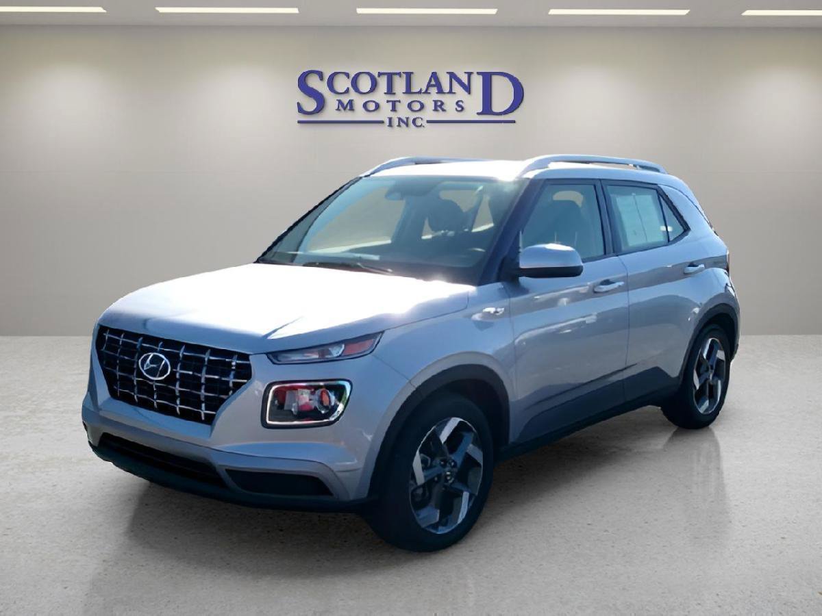 Used 2025 Hyundai Venue SEL FWD image 2