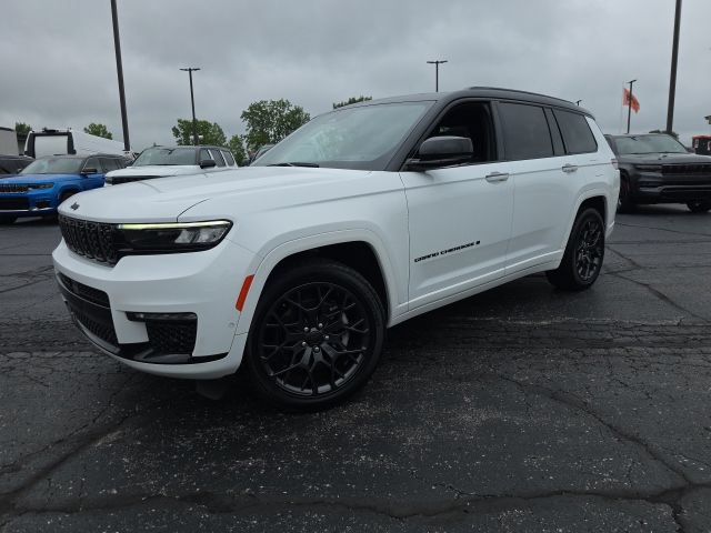 Used 2025 Jeep Grand Cherokee L Summit AWD/4WD image 2