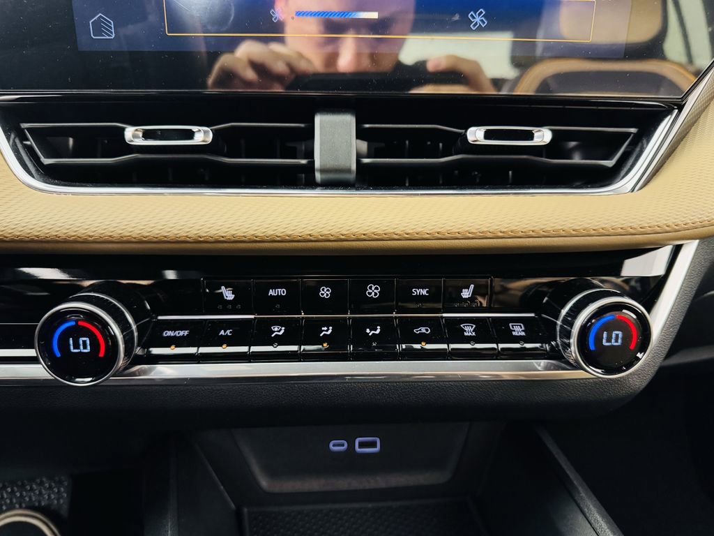 Used 2025 Chevrolet Equinox ACTIV w/ Safety and Technology Package image 19