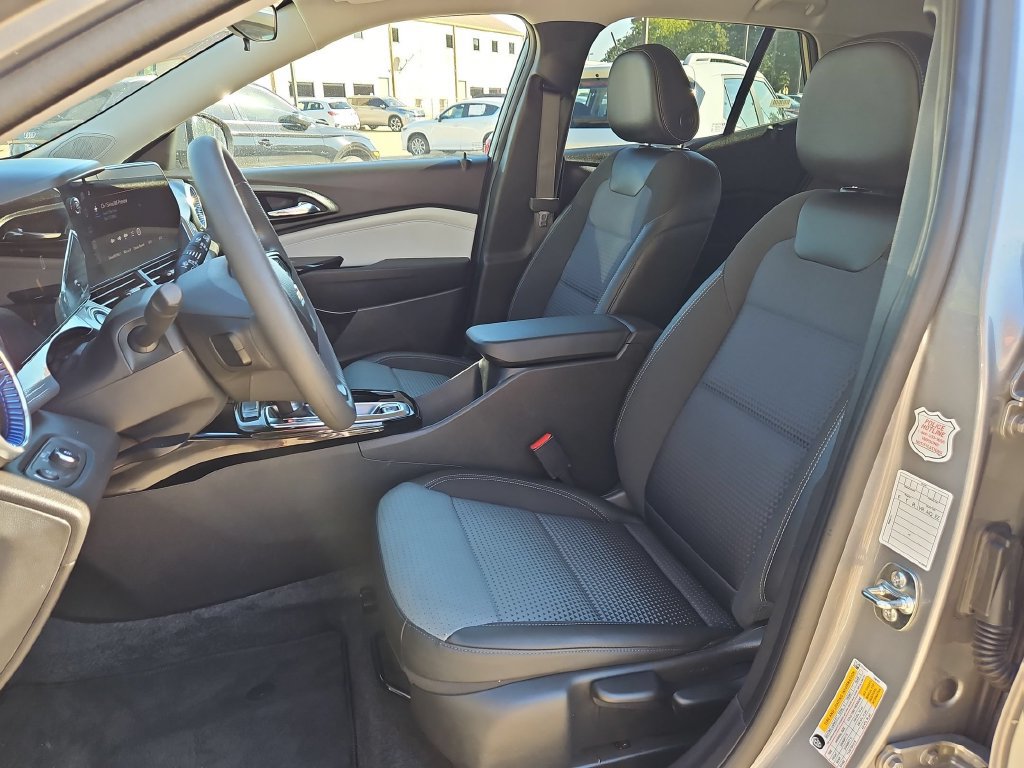 Used 2026 Chevrolet Trax LT FWD image 25