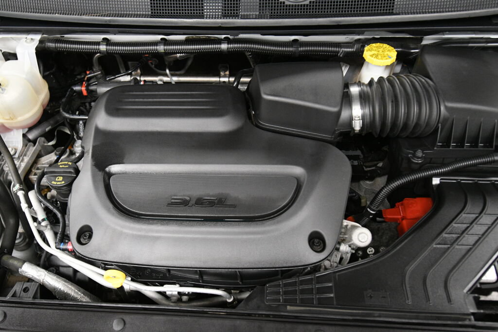Used 2025 Chrysler Pacifica Limited FWD image 38