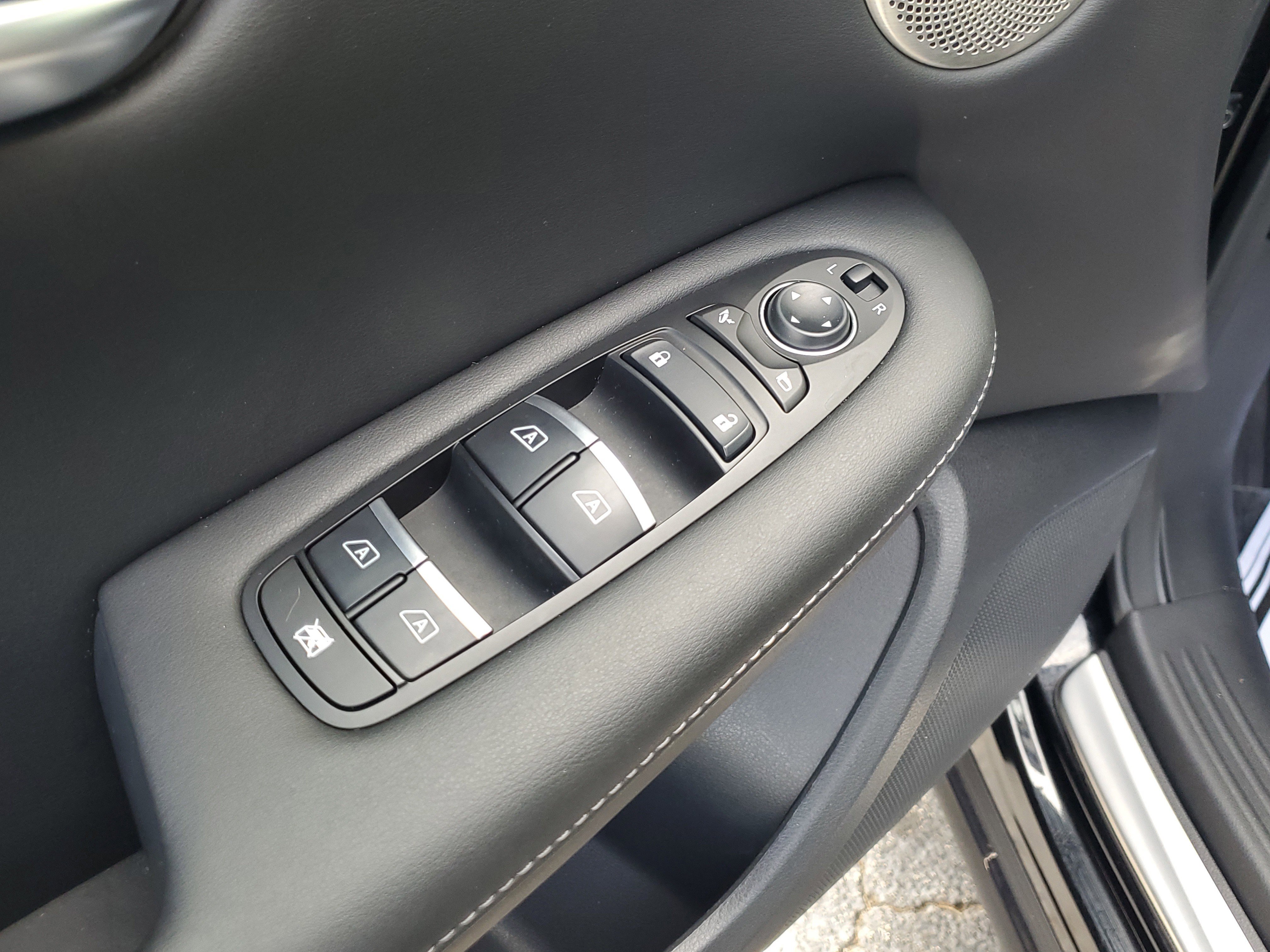 Used 2023 INFINITI QX50 Luxe FWD image 18