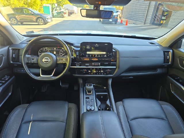 Used 2024 Nissan Pathfinder SL w/ SL Premium Package AWD/4WD image 14
