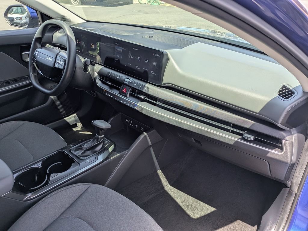 Used 2025 Kia K4 LXS image 34