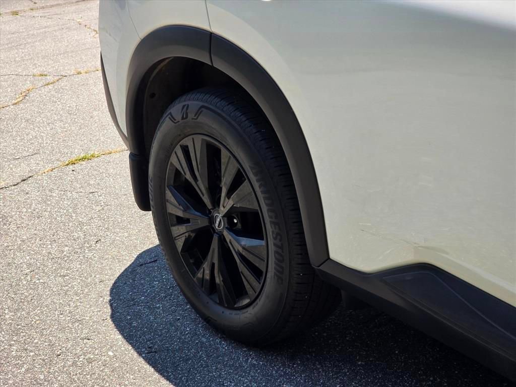 Used 2023 Nissan Rogue SV w/ SV Premium B Package AWD/4WD image 18