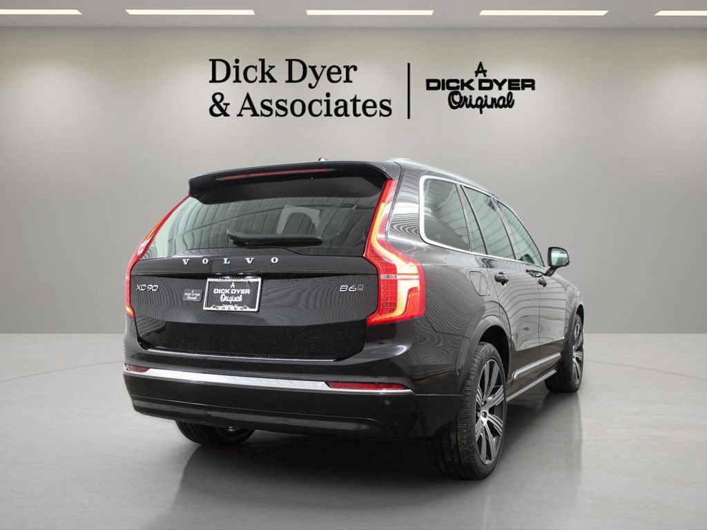 Certified 2023 Volvo XC90 B6 Ultimate w/ Protection Package Premier AWD/4WD image 11
