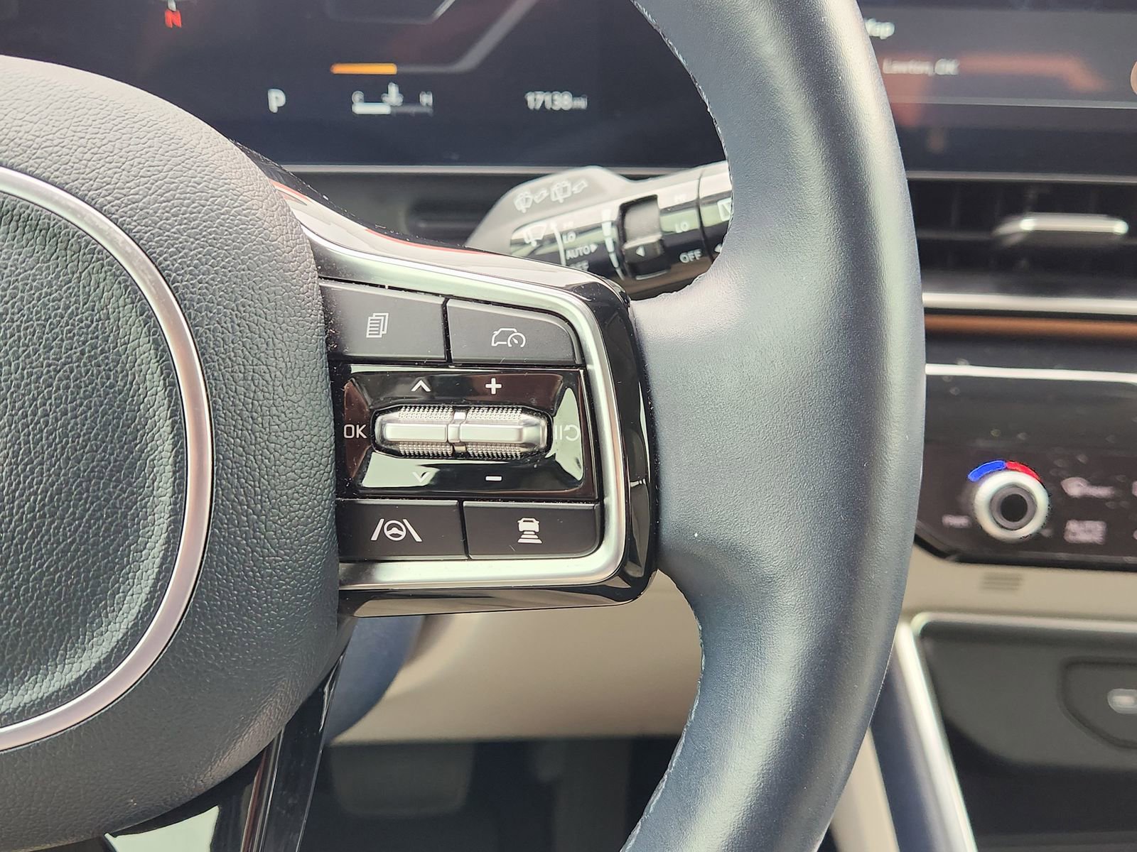 Used 2025 Kia Carnival SX Prestige FWD image 31