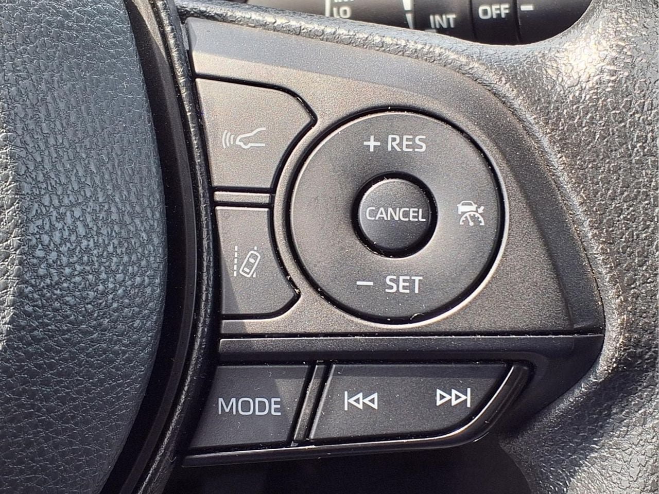 Used 2025 Toyota RAV4 XLE AWD/4WD image 23