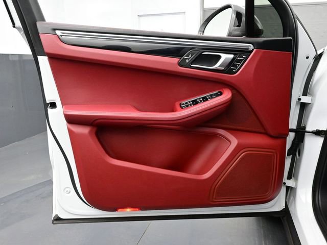 Certified 2023 Porsche Macan Turbo image 7
