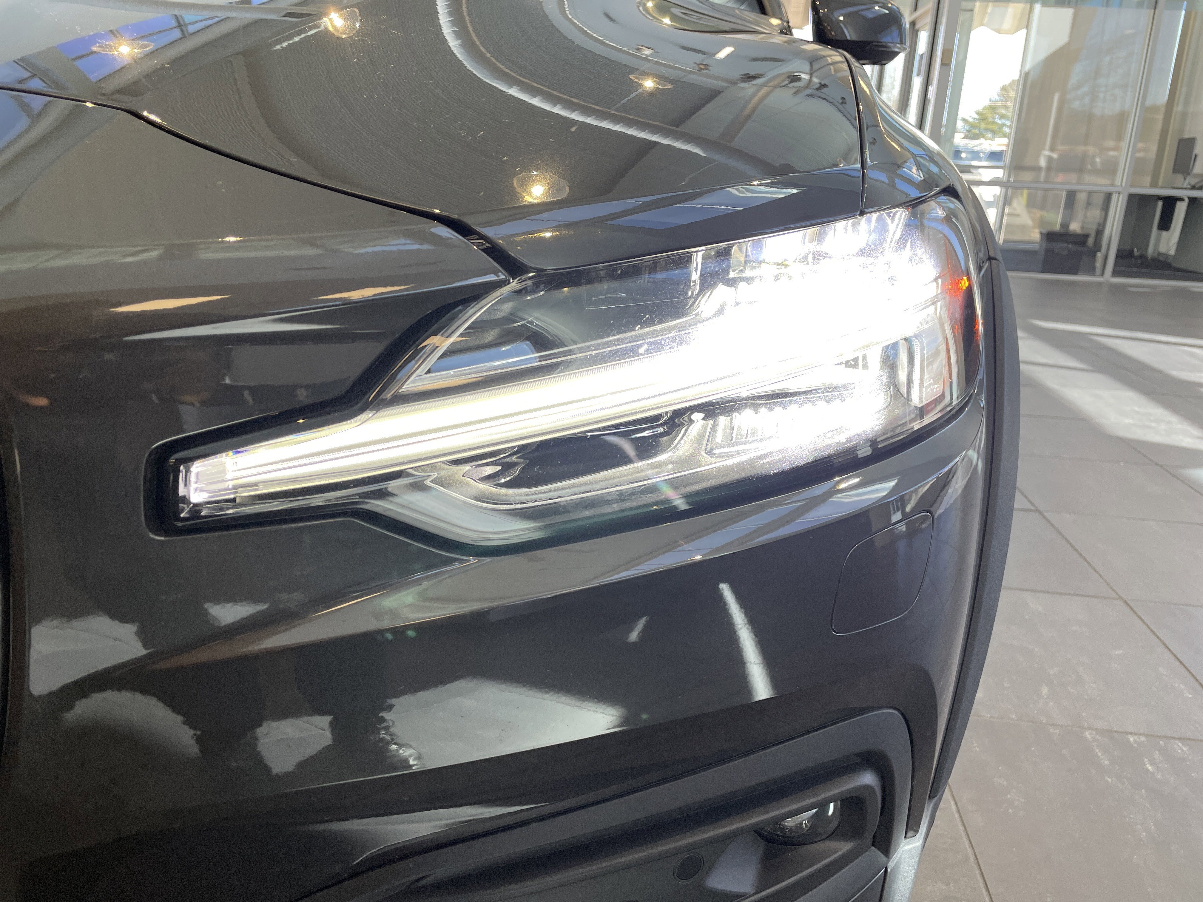 Used 2025 Volvo V60 B5 Cross Country Plus AWD/4WD image 5