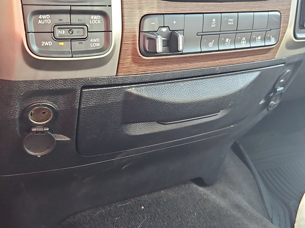 Used 2016 RAM 1500 Laramie w/ Convenience Group AWD/4WD image 26