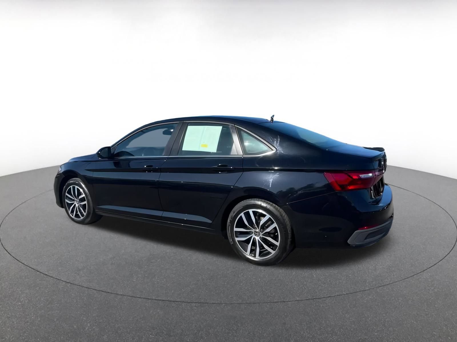 Used 2025 Volkswagen Jetta SE image 10