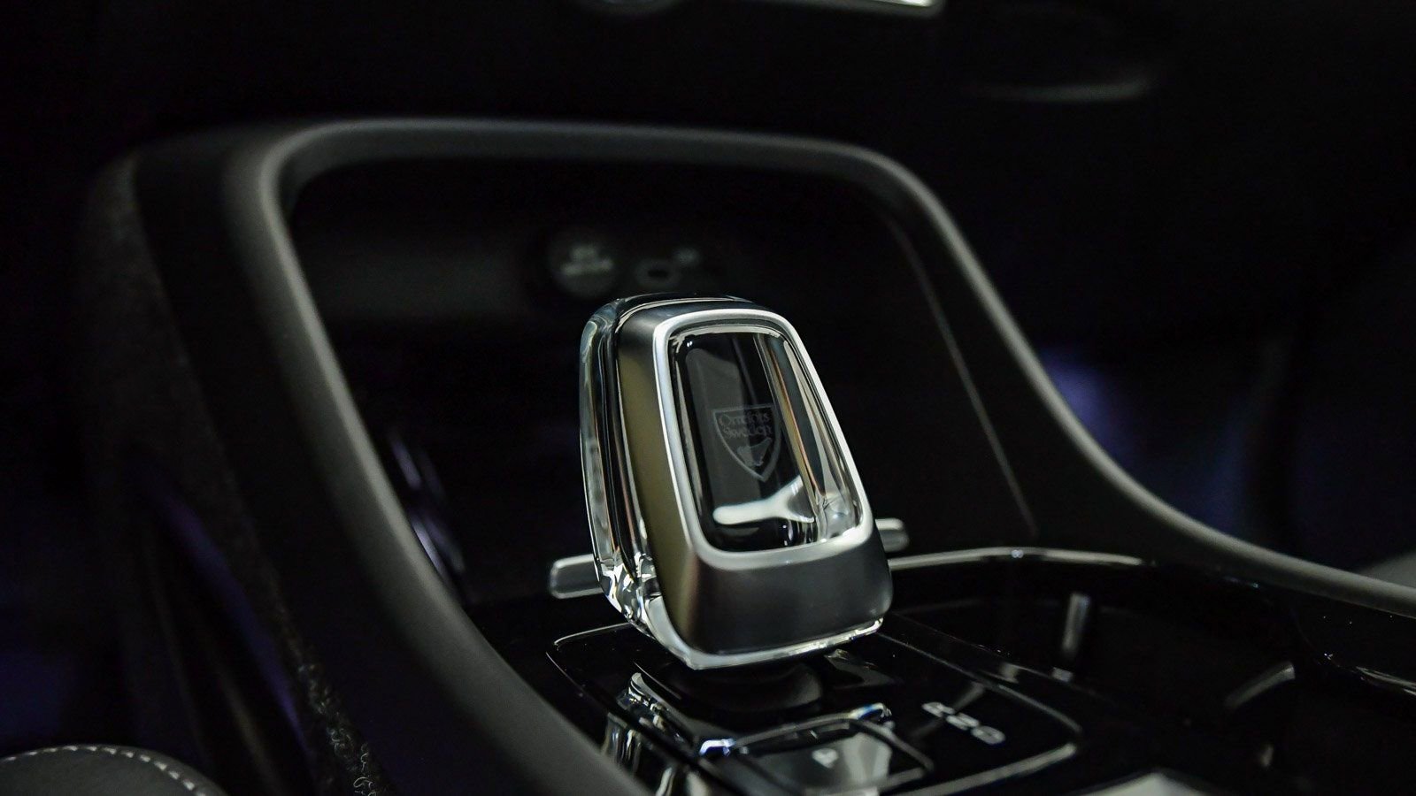 Certified 2025 Volvo XC40 B5 Ultra w/ Climate Package image 24