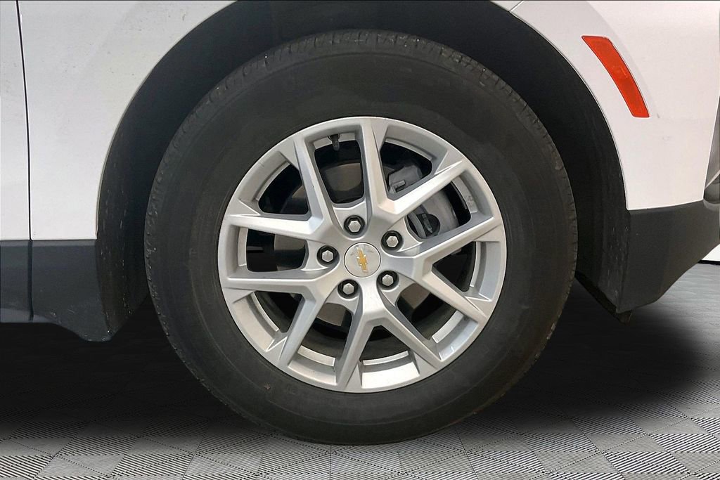 Used 2024 Chevrolet Equinox LT FWD image 32