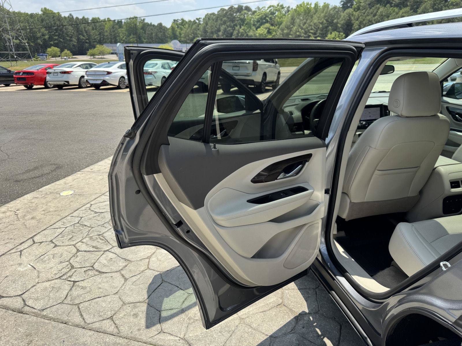 Used 2020 GMC Terrain Denali w/ Denali Premium Package AWD/4WD image 8