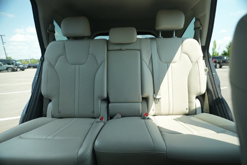 Used 2025 Kia Sorento S w/ Panoramic Sunroof Package FWD image 41