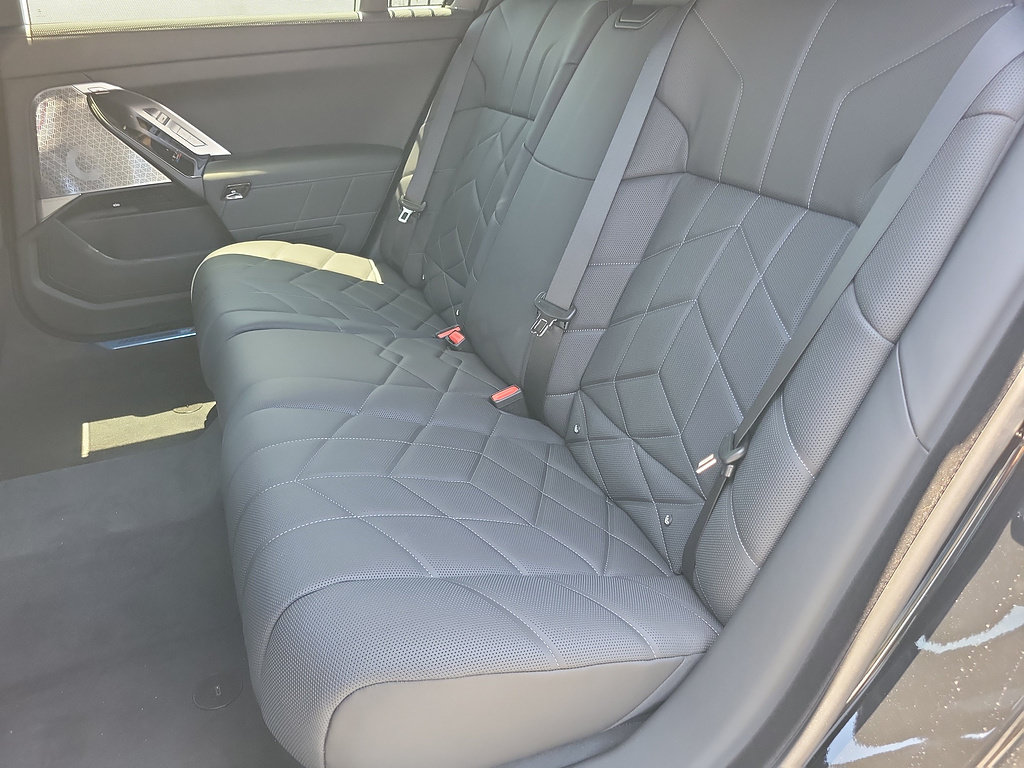New 2026 BMW i7 M70 w/ Executive Package AWD/4WD image 12