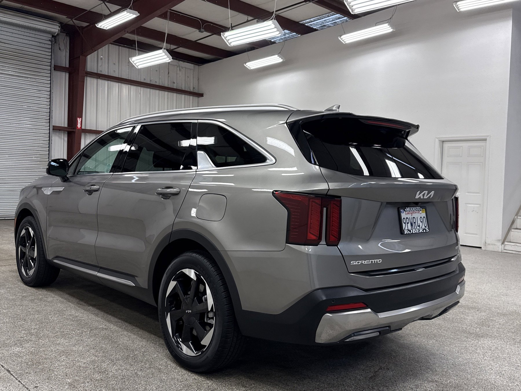 Used 2025 Kia Sorento EX w/ EX Panoramic Sunroof Package image 17