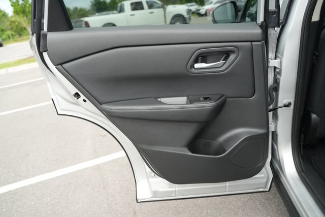 Used 2025 Nissan Rogue SV FWD image 16