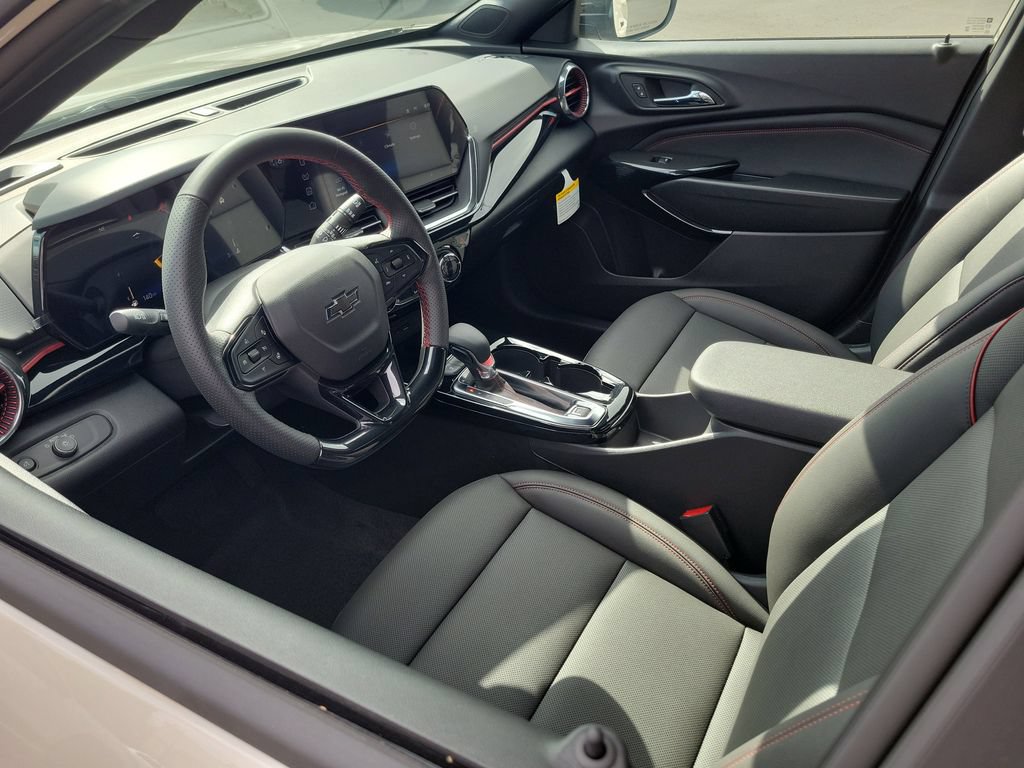 New 2026 Chevrolet Trax RS w/ Sunroof Package FWD image 3