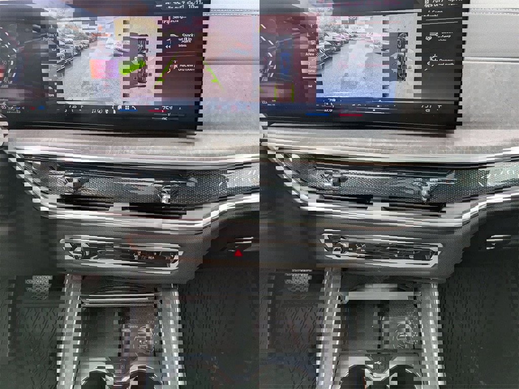 New 2025 BMW X7 xDrive40i w/ Premium Package image 32