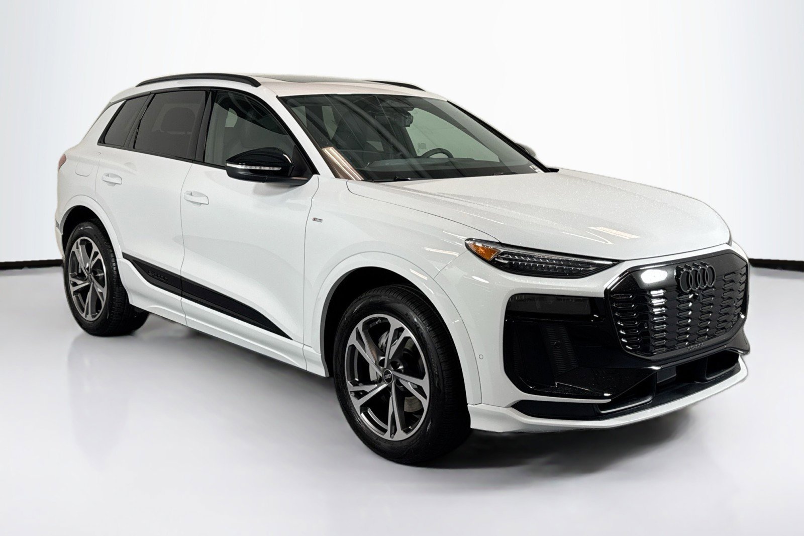 New 2027 Audi Q6 e-tron Premium Plus image 3