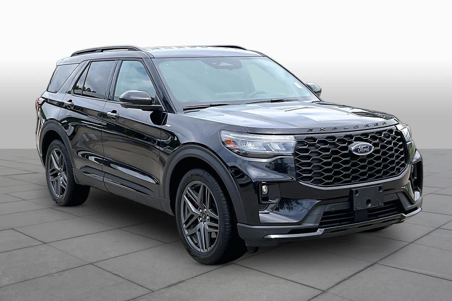 Used 2025 Ford Explorer ST-Line w/ ST-Line Street Pack AWD/4WD image 4
