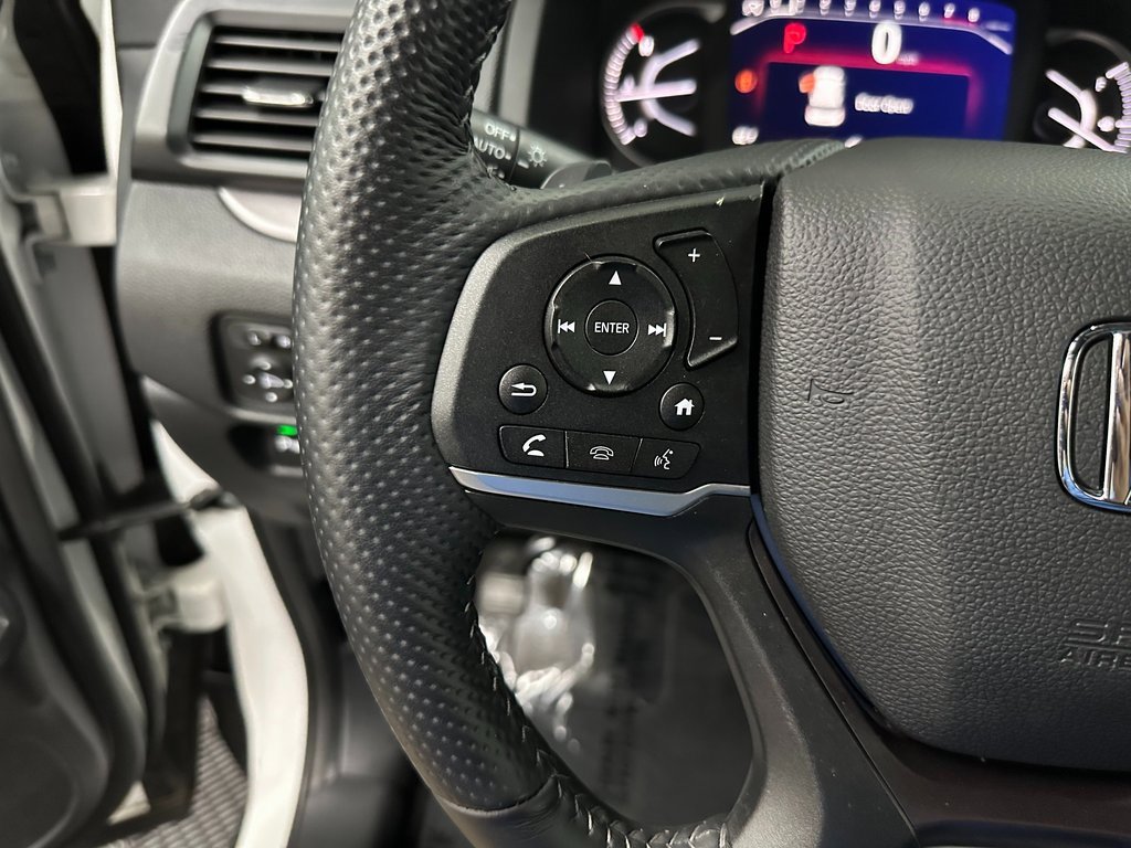 Used 2025 Honda Passport EX-L image 16