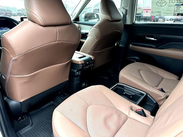 New 2026 Toyota Grand Highlander Platinum image 18