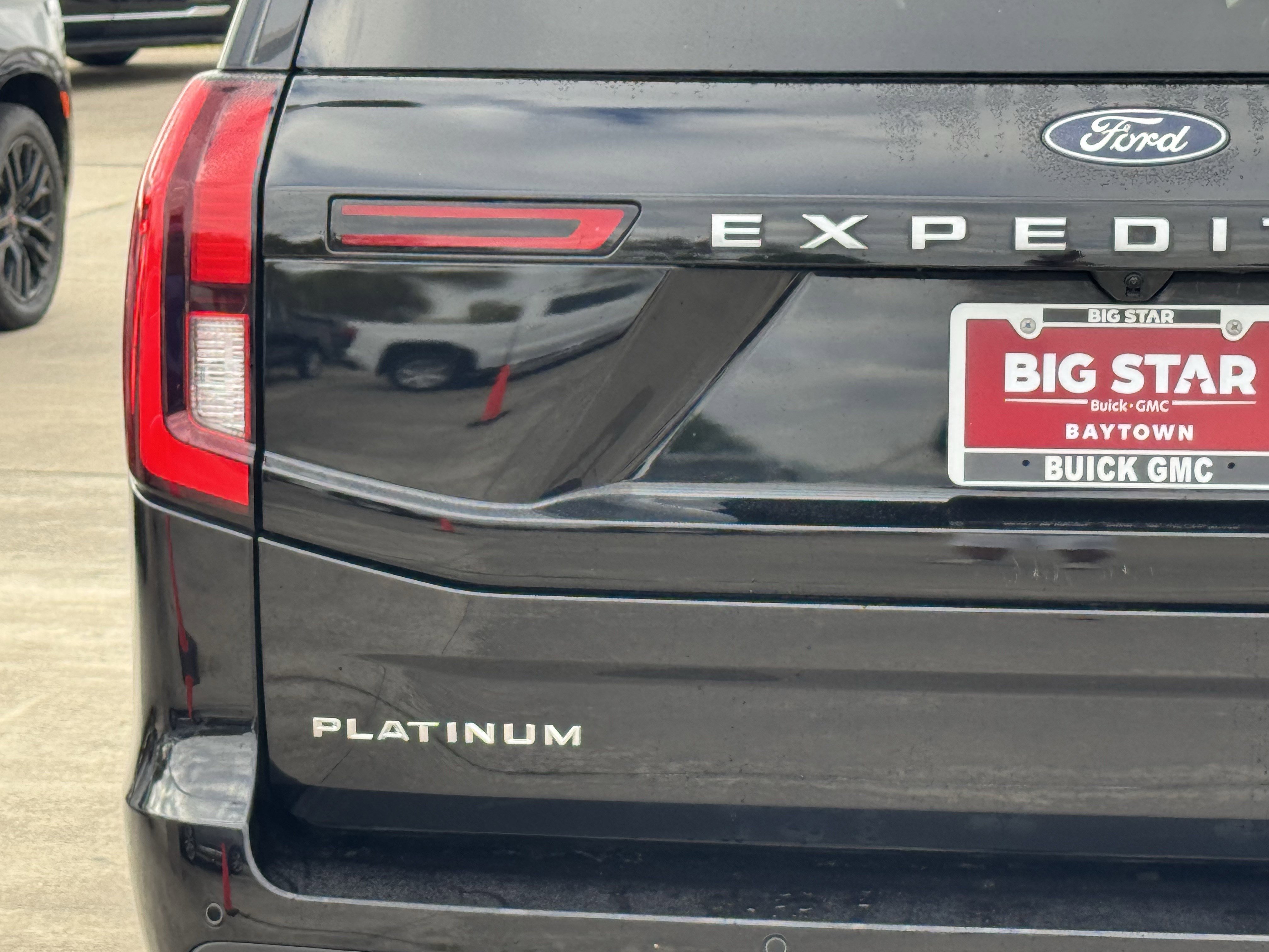 Used 2025 Ford Expedition Platinum AWD/4WD image 11