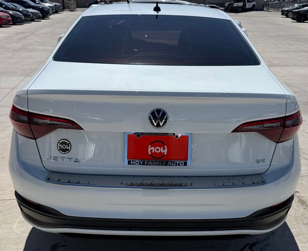 Used 2024 Volkswagen Jetta SE FWD image 8