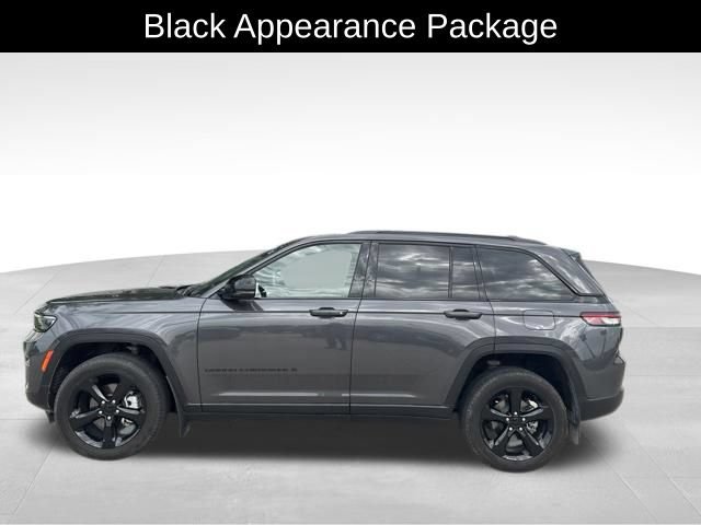 Used 2024 Jeep Grand Cherokee Limited w/ Black Appearance Package AWD/4WD image 5