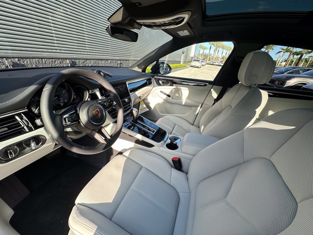 Certified 2026 Porsche Macan S AWD/4WD image 4