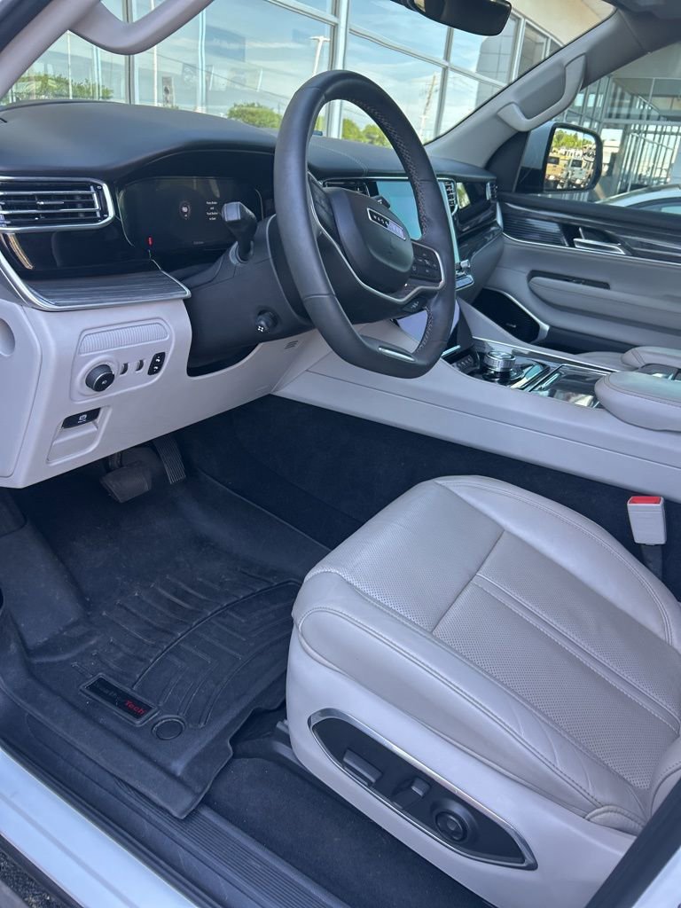 Used 2022 Jeep Wagoneer Series III w/ Premium Group I image 11