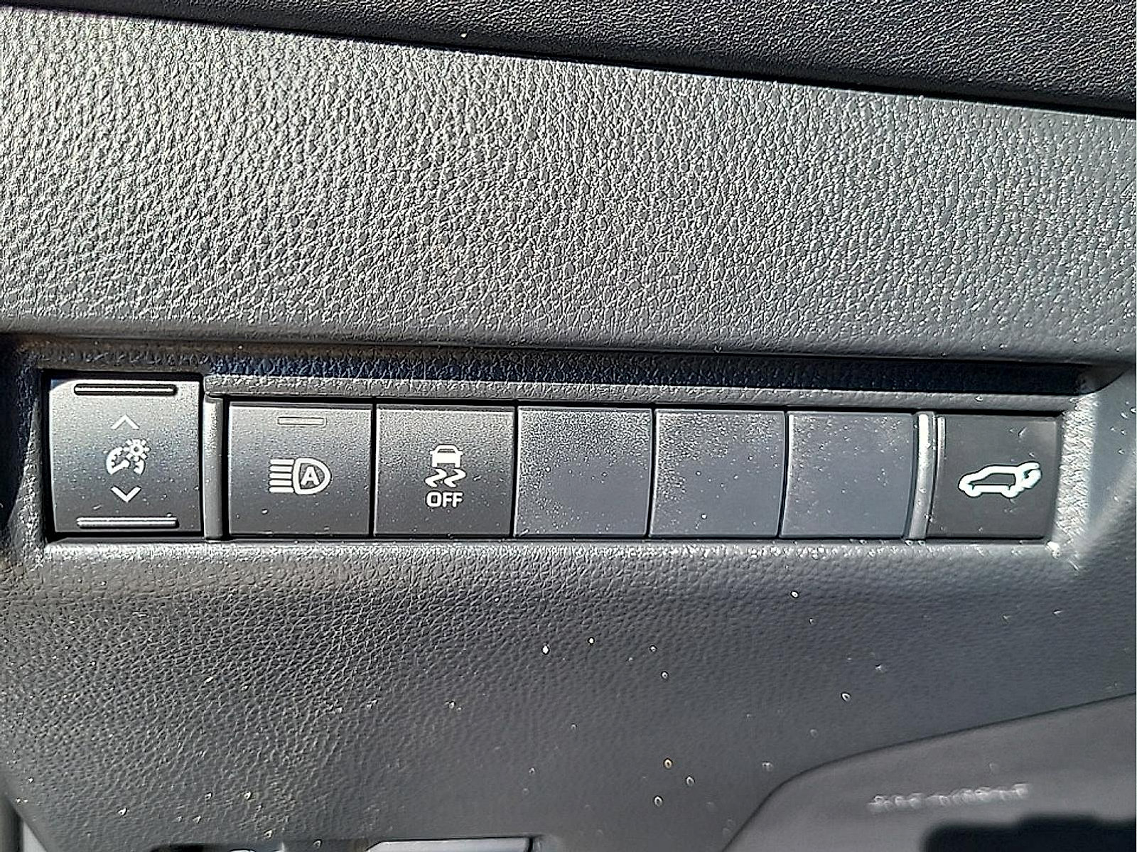 Used 2024 Toyota Venza XLE AWD/4WD image 20