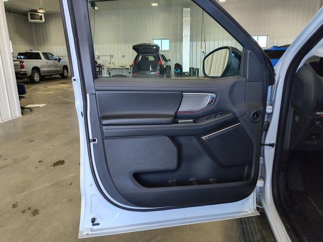 Used 2025 Ford Expedition Platinum AWD/4WD image 22