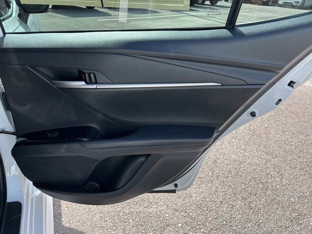 Used 2025 Toyota Camry SE w/ Convenience Package image 45