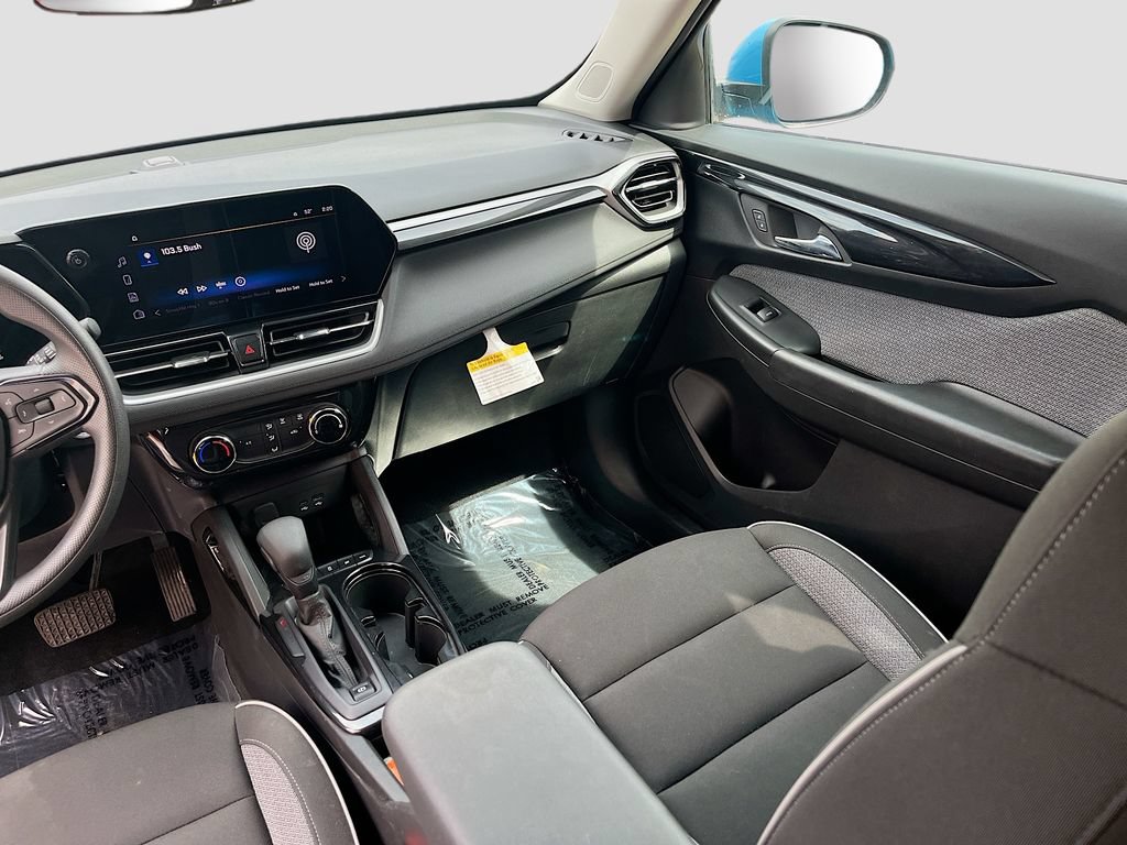 Used 2025 Chevrolet TrailBlazer LT AWD/4WD image 22