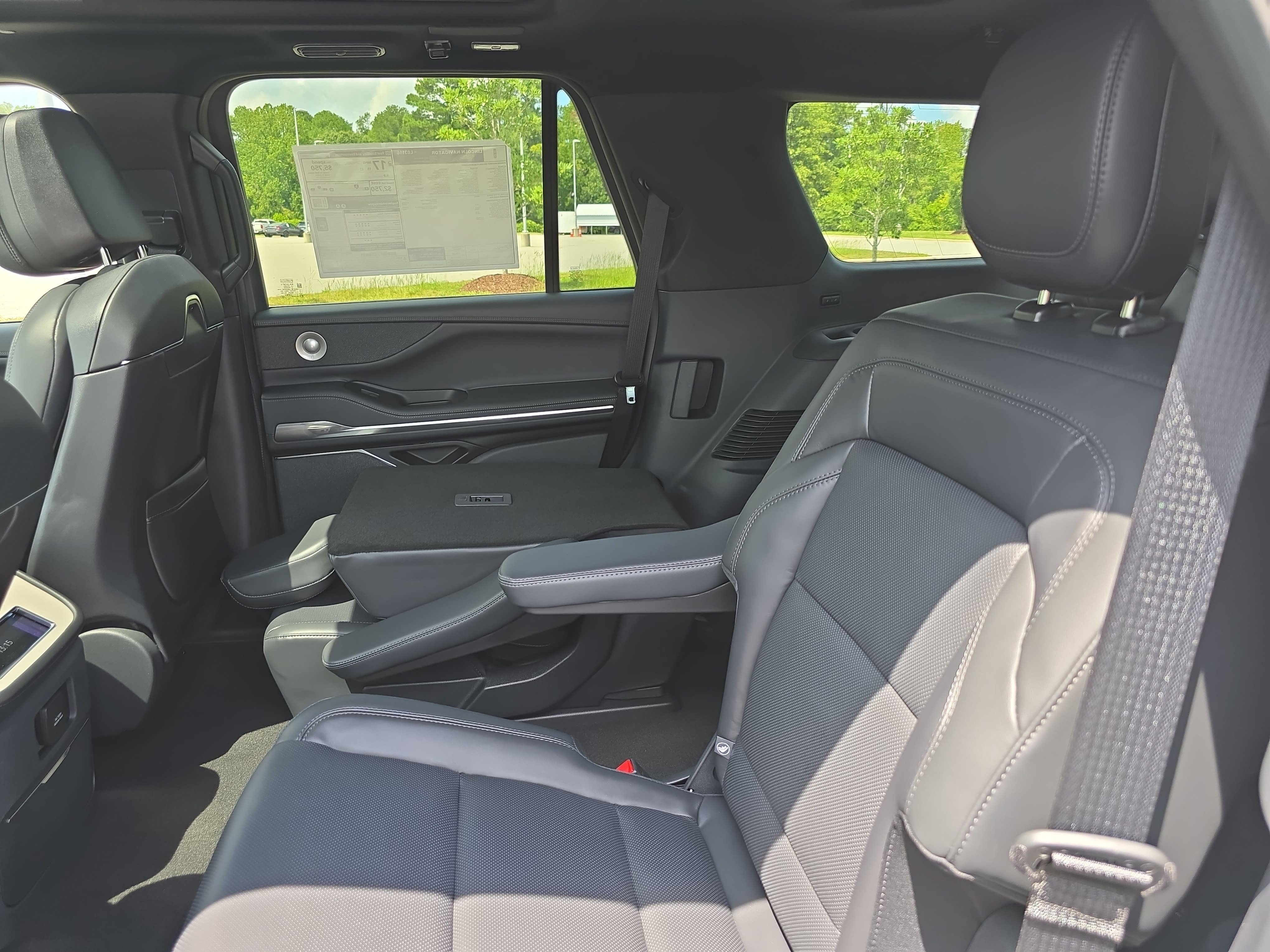 New 2027 Lincoln Navigator Reserve w/ Jet Appearance Package AWD/4WD image 15