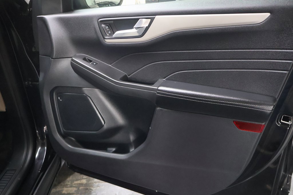 Used 2021 Ford Escape SE image 12