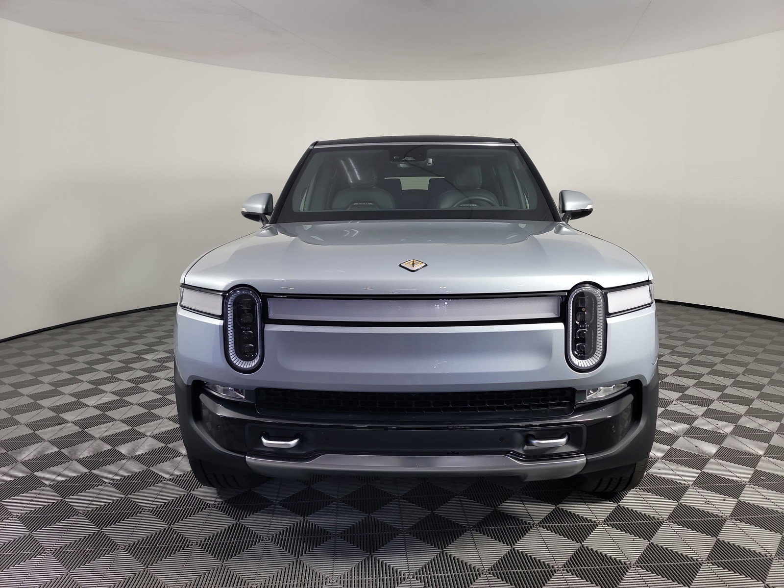 Used 2024 Rivian R1S Adventure AWD/4WD image 8
